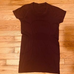 Like New Lululemon Swiftly Tech T-Shirt Size 8 EUC
